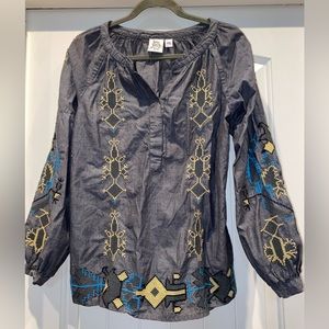 Ivy & Jane Women’s Gray Aztec Embroidered Top Size XS EUC